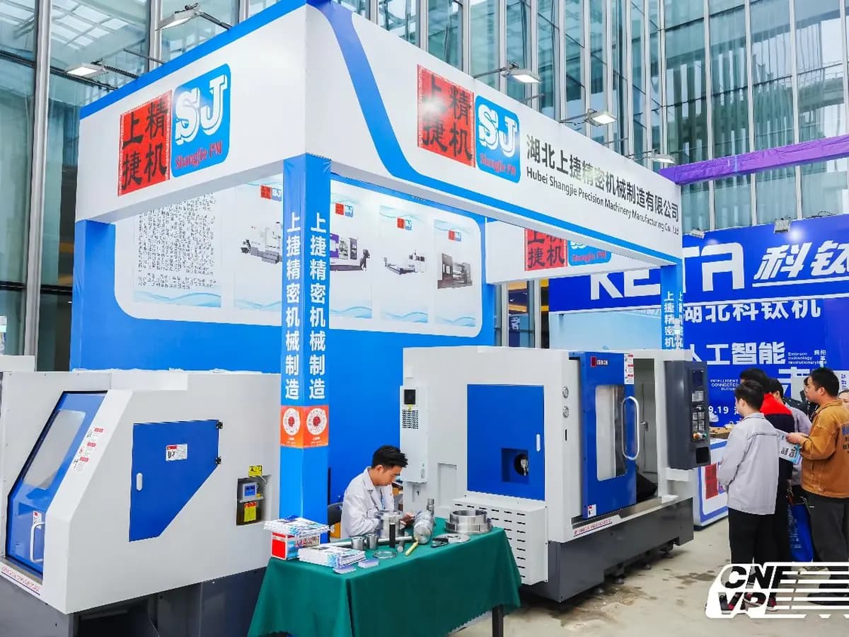 SJ Machinery HERIDIK CNC machines at a trade show